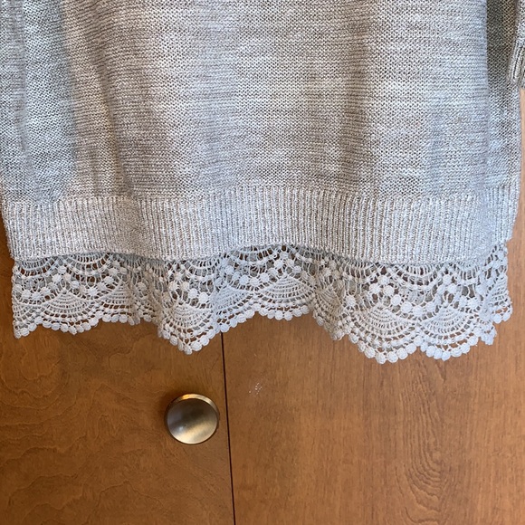 EUC Women’s tan/cream knit sweater with crochet detailing - size XL (est.) - Picture 3 of 5